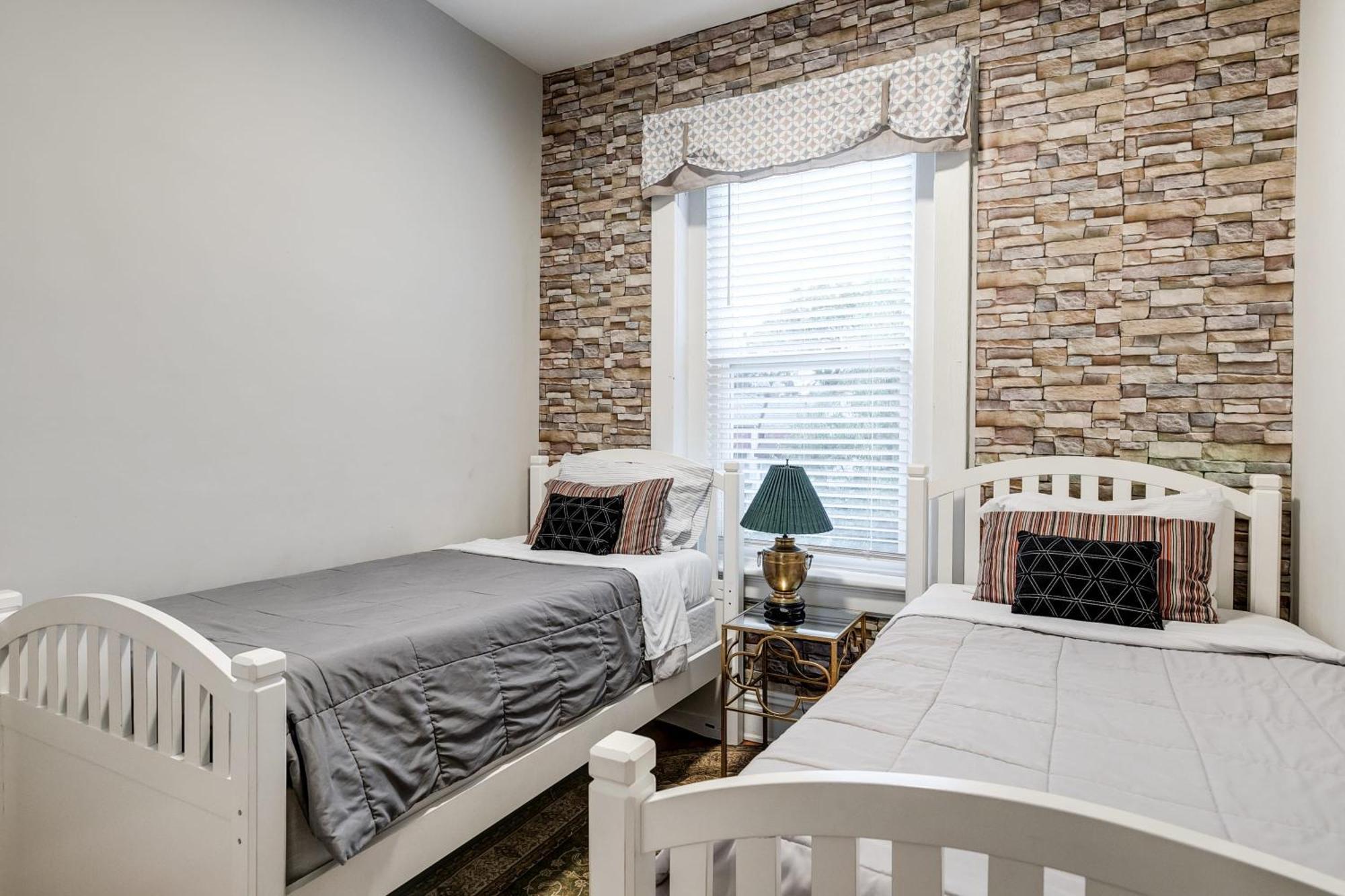 E2 Centrally Located In Carytown Fully Fenced Richmond Ngoại thất bức ảnh